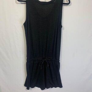 𝅺WOMAN’S stretchy jumper. Shorts with pockets. Drawstring. Size medium 8/10.